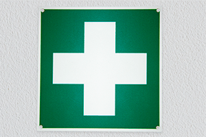 EHBO sticker, bedrukt plastic, bedrukt aluminium, fotoluminescerend